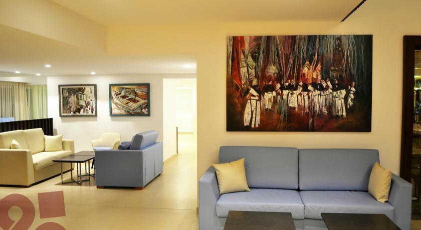 Qawra Palace & 4* St Paul's Bay