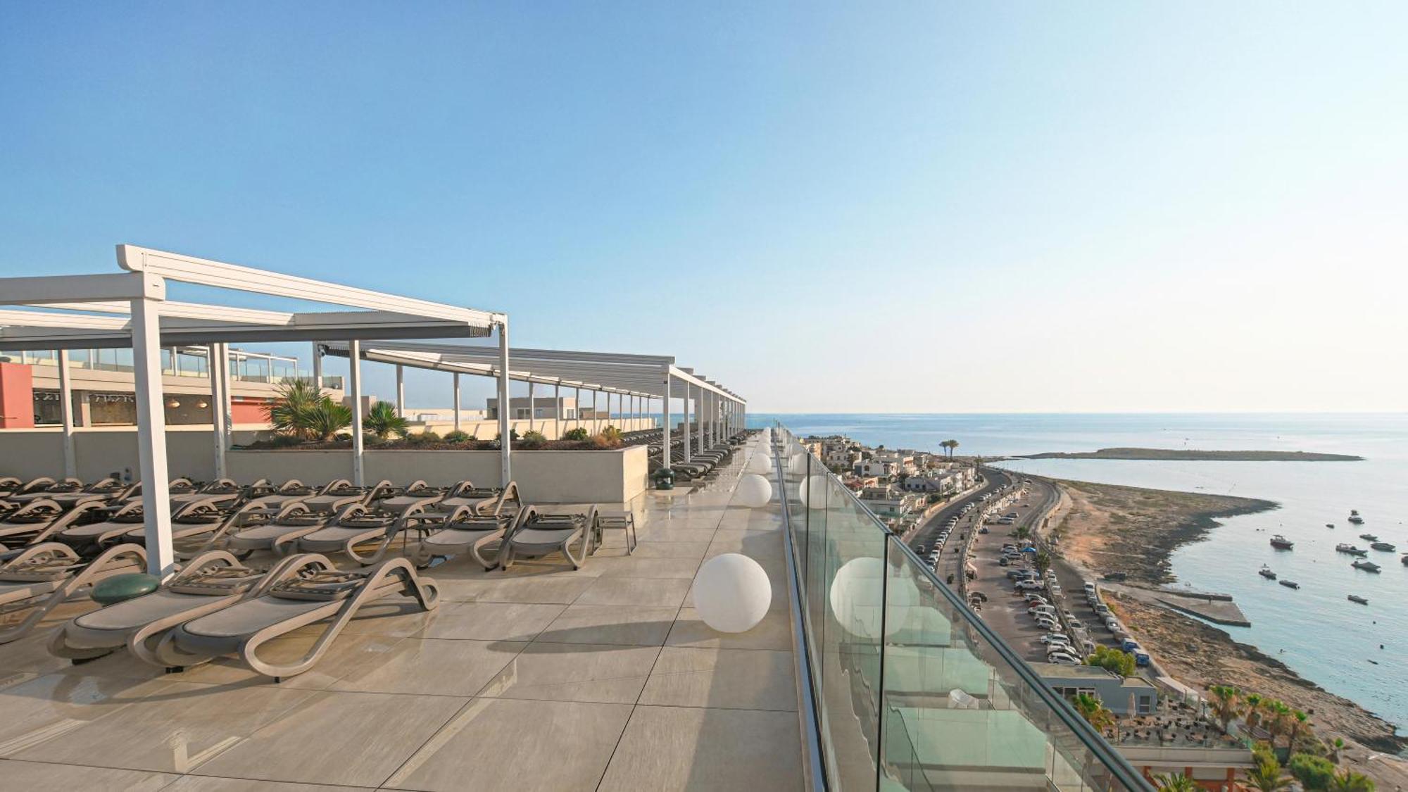Qawra Palace & 4* St Paul's Bay