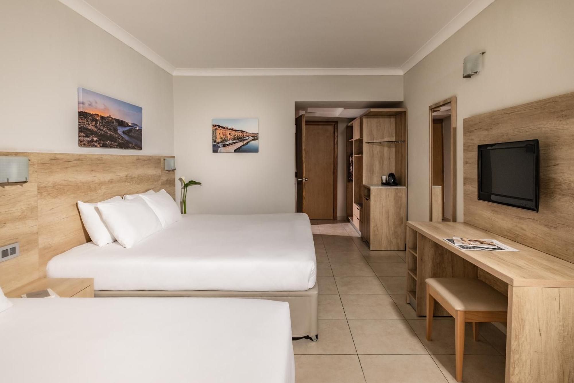 Hotel Qawra Palace & 4*
